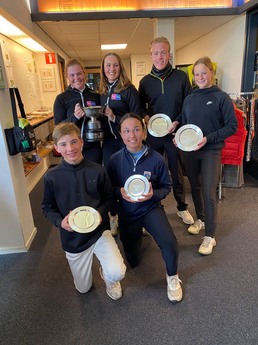 NGF_'s tweet photo. Gefeliciteerd @FleurvanBeekNL en Britt op den Winkel met zege @Semslanden in het Nederlands Scholen Team Kampioenschap.
1 CSE Zwolle
2 Rodenborch College
3 OSG Willem Blaeu
➡️ https://t.co/bGZzyoaCEV https://t.co/zjIMVnHk0h