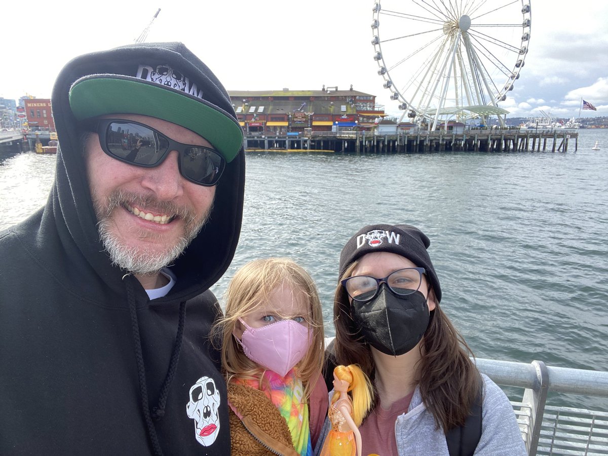 Bhagsy_'s tweet photo. The Pyramids by the Great Wheel on the Seattle Waterfront #dawsome #dawdayout @DApeWives https://t.co/vMuWdN1LQG