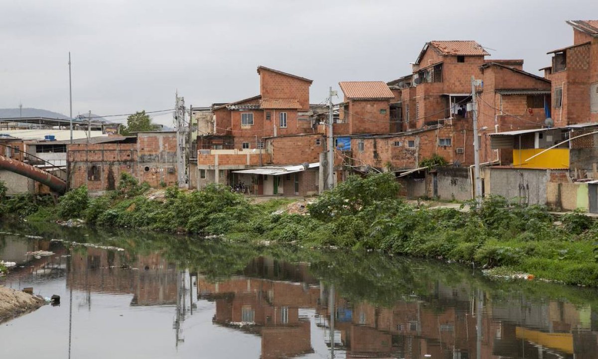 PM é espancado e baleado por oito tiros por criminosos na Cidade de Deus oglobo.globo.com/rio/pm-espanca…