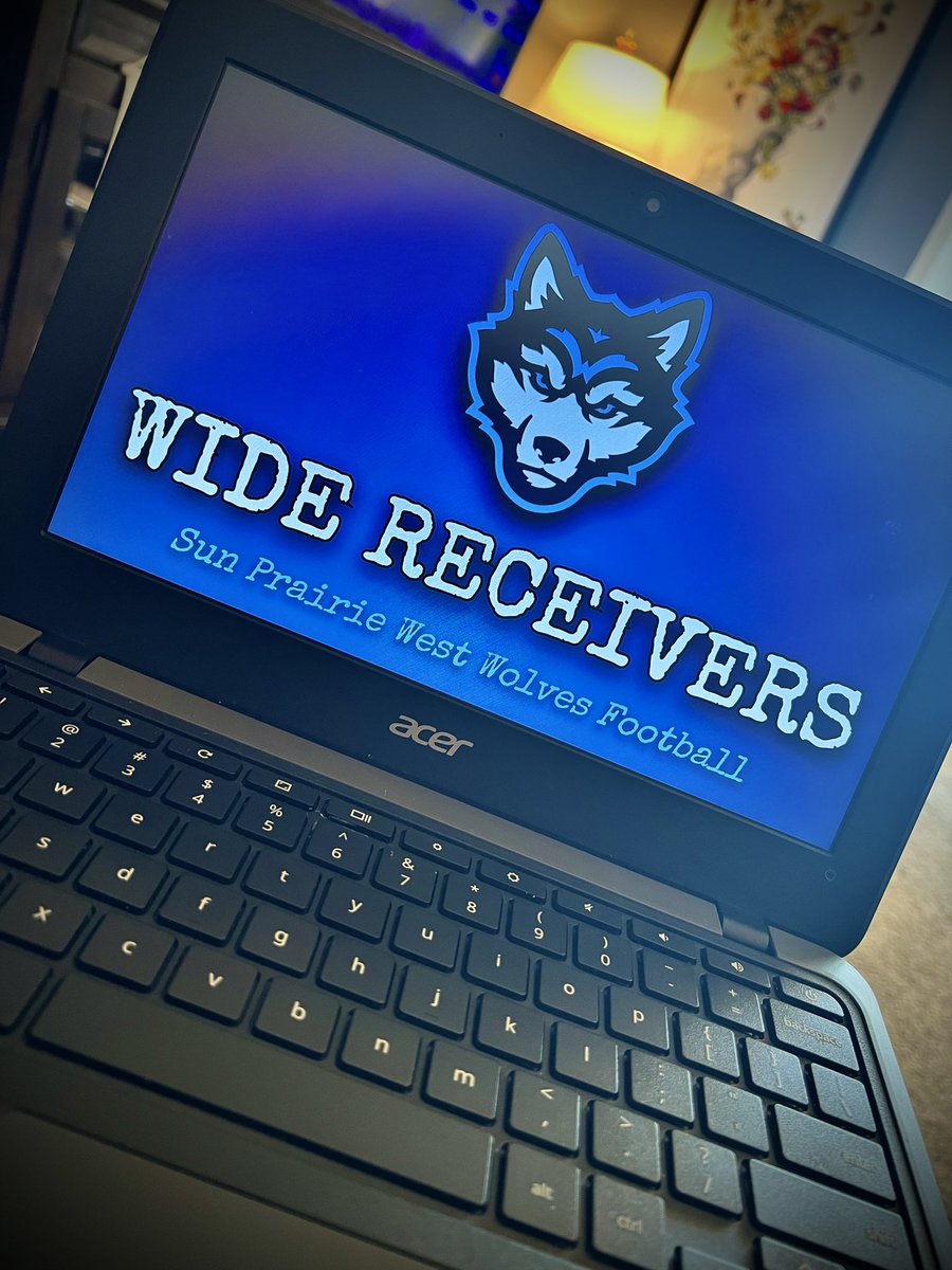 CoachChelseaAlt's tweet photo. Been spending the weekend in the lab👩🏼🔬👩🏼💻Basketball on the TV…Football and Soccer on the laptop. #sportsoverload 🏈⚽️🏀 https://t.co/jYjahxg9n4