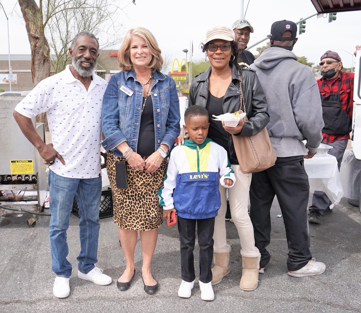 debra_march's tweet photo. Yesterday I had the pleasure of hosting a Fish Fry at Mario's Westside Market. I meet so many new and amazing people in our communty. #MariosWestSide #LtGov2022 #debramarch #Community #Leadership https://t.co/cDFFHj4C5W