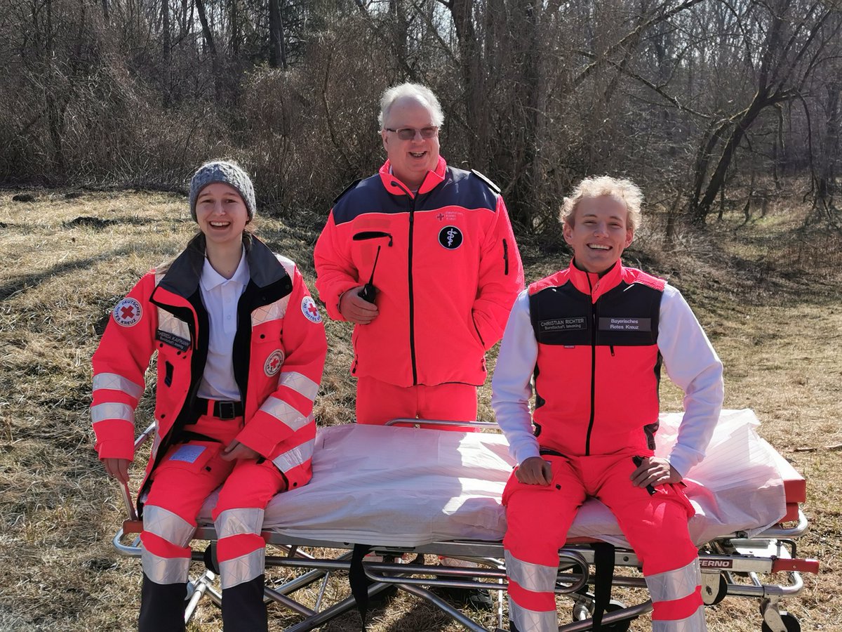 BIsmaning's tweet photo. Heute durften wir bei bestem Wetter 🌞 den 2. Lauf der 30. #Ismaninger #Winterlaufserie🏃🏃♂️🏃♀️ 2021/22 betreuen.
Der 2. Lauf umfasst insgesamt 17.000 m und führt vom Sportpark Ismaning im Rundlauf an der Isar entlang.
Bild &Text: B. Zahn https://t.co/g94R2wKExT