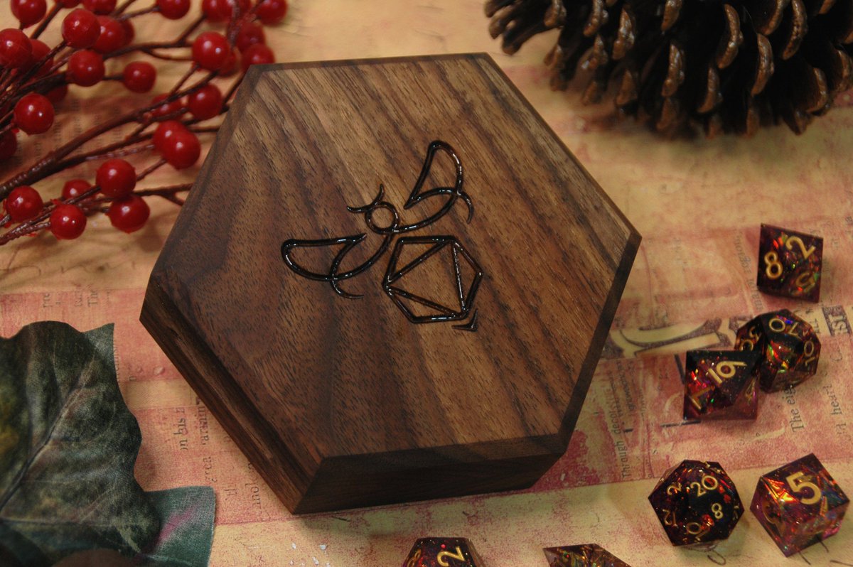 StingandSaw's tweet photo. Alright, the last question ended up with *almost* a 3 way split, so let's try again with the two more popular options.
(The final prize is going to be something that includes the winner from each of these q's)

#giveaway question # 2

Comment
🌰 for Black Walnut
🌳 for Sapele https://t.co/UIvgz8xGhF