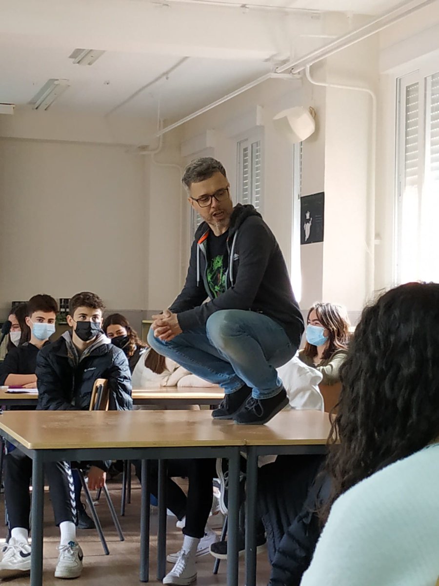 Muchas gracias, <a href="/JuanGomezJurado/">Juan Gómez-Jurado</a>, por acercarnos la literatura y crear nuevas vocaciones de lectores y quizá de futuros escritores.👏👏👏<a href="/IES_CarmenConde/">IES Carmen Conde</a>
<a href="/Yisusteacher/">Jesús Rodado Delgado</a> <a href="/esteralon/">Ester Alonso</a> <a href="/marisafiba/">Marisa Fidalgo</a> <a href="/Muni_vi/">CrisM V 🇪🇦🇺🇳🇪🇺</a> @Catiljjj <a href="/A29fMiguel/">MiguelA29f</a>