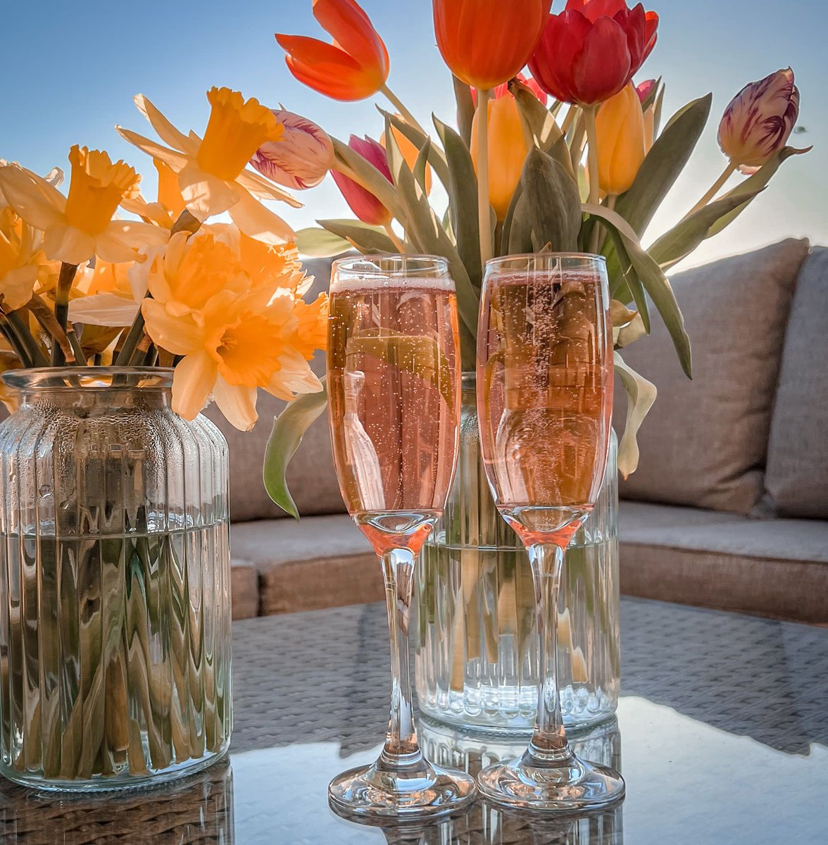 BonCruWines's tweet photo. What a difference a bit of sunshine makes! Has Spring finally sprung? 
.
#wine #winelovers #SpringEquinox https://t.co/cdFM0630BX