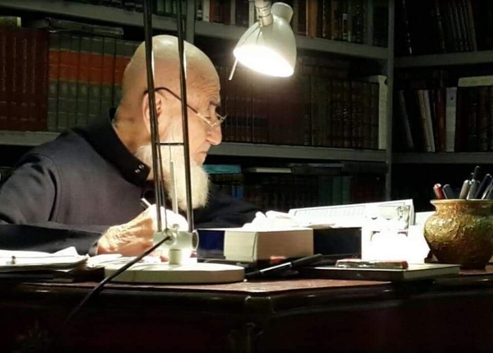 sadiktanrikulu's tweet photo. 1 yıl önce vefat eden müfessir âlim Muhammed Ali Sabuni her sabah 3 cüz Kur'an okuyormuş. Mısırlı âlim Muhammed Abdullah Derraz da her gün Kur'an'ın altıda birini, 💯 sayfa okuyormuş. Dikkat: bu insanlar Arap ve alim. Anlayarak okuyorlar yani. Rabbim, nasibimizi artırsın. https://t.co/qvv99f8jyU