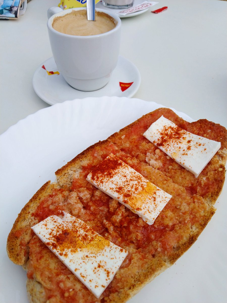 Becerra_Vero's tweet photo. El único comentario que voy a hacer sobre los desayunos de Badajoz es este: https://t.co/4cg1JXBwv5