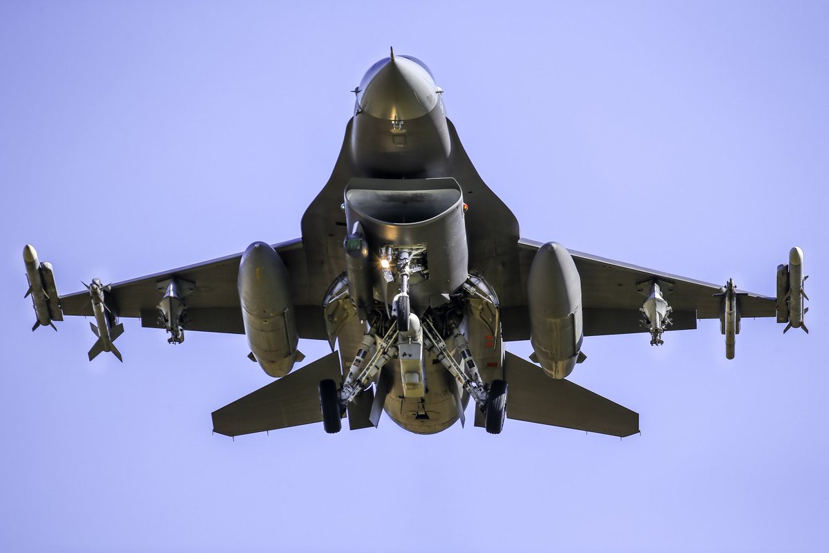 RickHodgson9's tweet photo. "Buzzards" low approach at RAF Lakenheath last week https://t.co/THgBxpSI1O