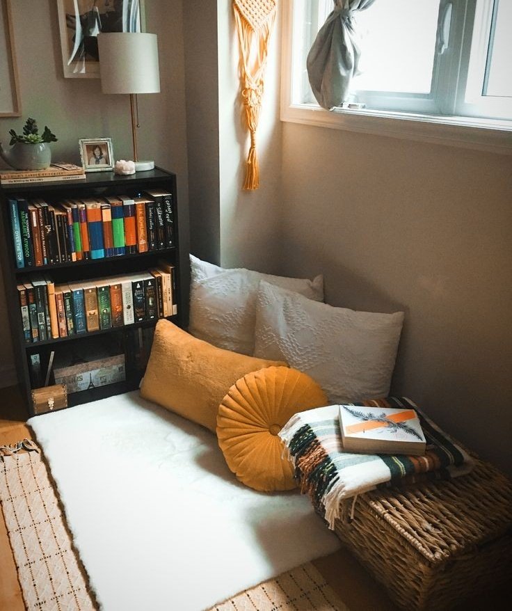AcademiaDreams's tweet photo. reading corner 📚 https://t.co/FxHPZ3ooLD