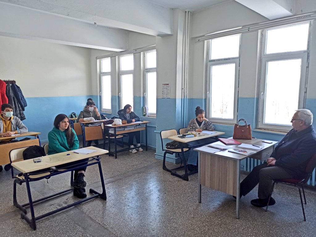 Bugün İlçe Milli Eğitim Müdürümüz Sn. <a href="/hyalcin1223/">Hüseyin Yalçın</a> okulumuzu ziyaret etti.Öğrenci, öğretmen ve yöneticilerimizle bir araya gelen ilçe müdürümüz hafta sonu DYK faaliyetleri hakkında bilgi aldı.
<a href="/KigiKaymakam/">T.C. Kiğı Kaymakamlığı</a> <a href="/bingolmem/">Bingöl MEM</a> <a href="/kigimem/">Kiğı İlçe Milli Eğitim</a> <a href="/RahmiGuney/">Rahmi GÜNEY</a> <a href="/yusuf_tokus/">Yusuf TOKUŞ</a> <a href="/halukcakan12/">HALUK ÇAKAN</a>