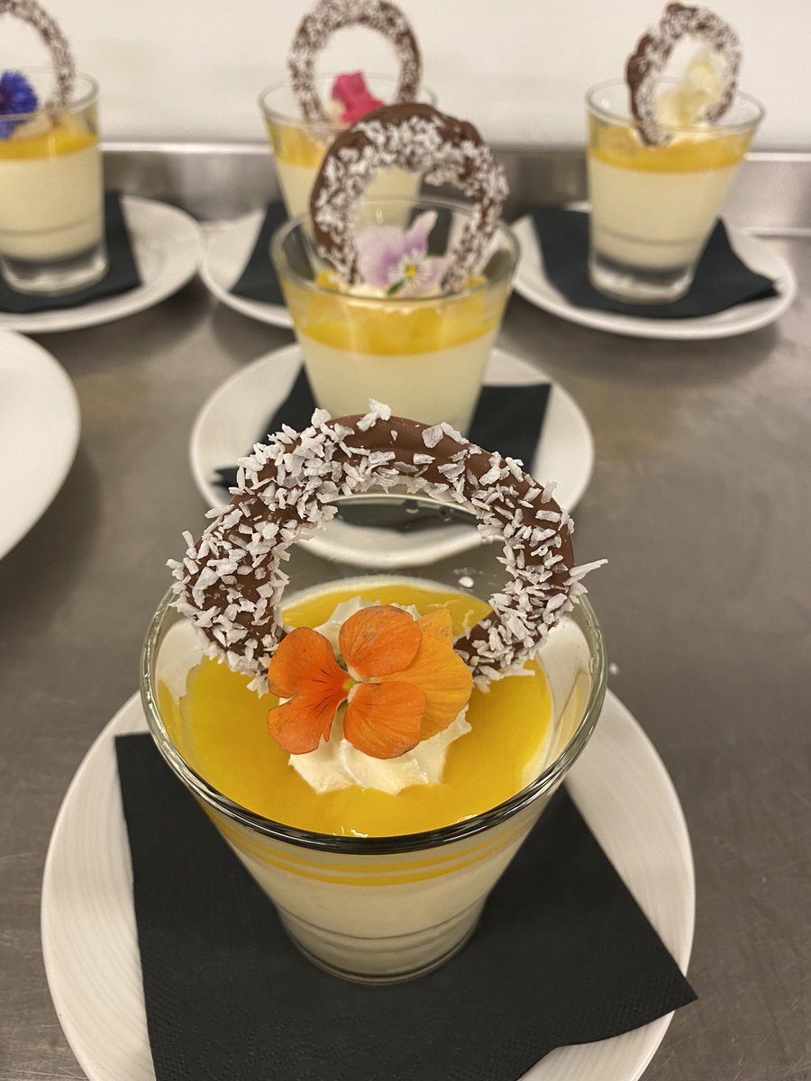 PeterDorans1's tweet photo. White chocolate and coconut panna cotta with mango coulis. https://t.co/l4LfBxM12m