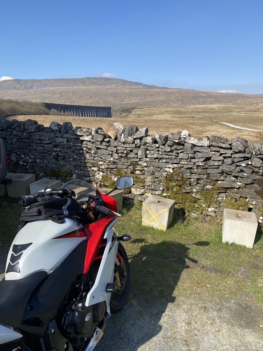 Beautiful weekend out and about in the Dales, cobwebs officially gone 😁 Lots of nice cafe stops, staggering views and heaps of glorious sunshine! 😎
