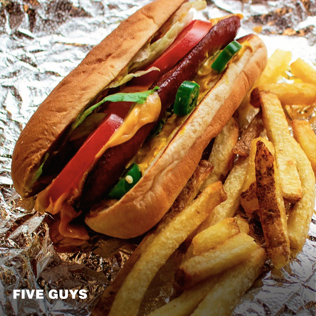 FiveGuys_ES's tweet photo. ¿Sabías que nuestro perrito se prepara con carne vacuna y se cocina a la plancha hasta quedar caramelizado?
No me digas que no tiene buena pinta...😉 #hotdog #baconhotdog #perritocaliente #toppings #FiveGuys #Perritos https://t.co/X1SFRyS9hk