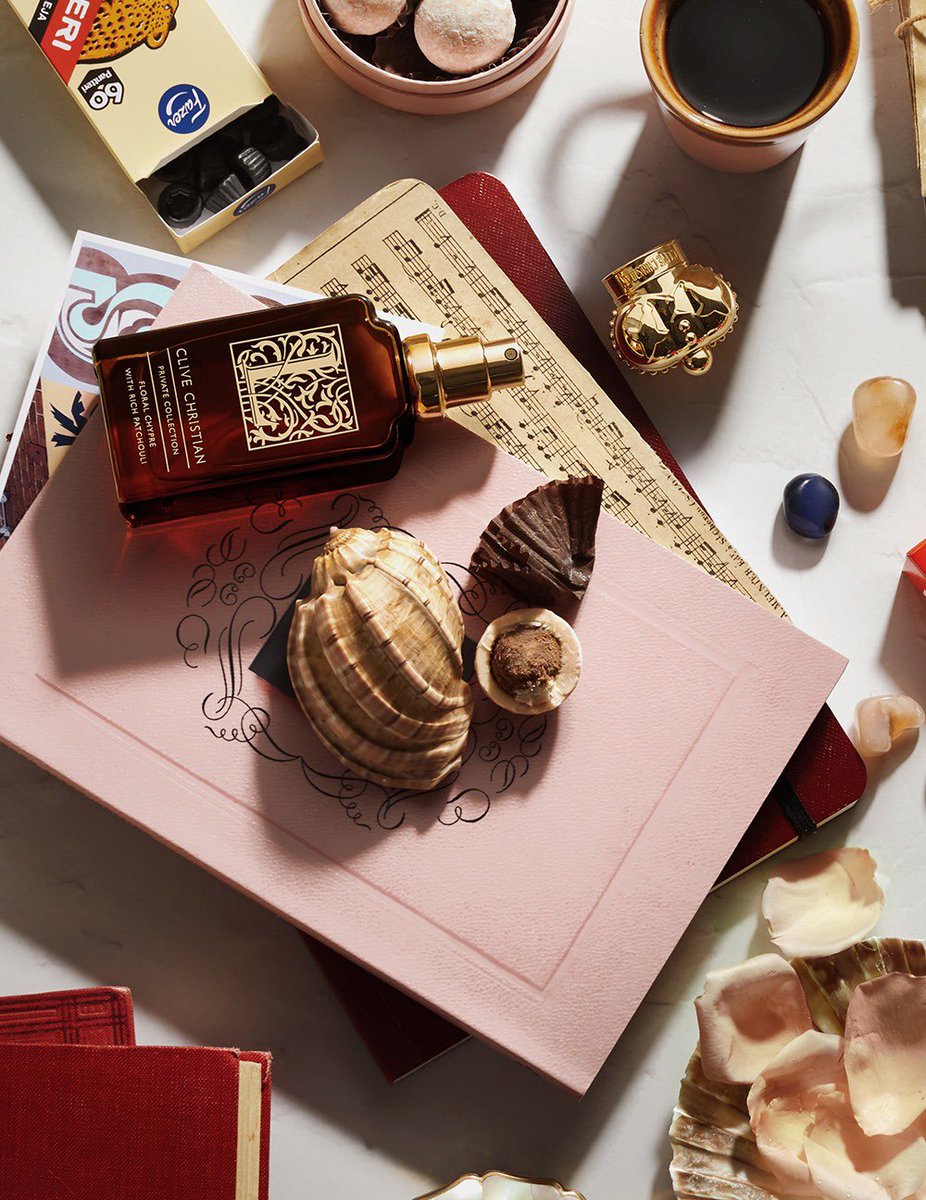 ClivePerfume's tweet photo. The esteemed L Floral Chypre captures the natural elegance of jasmine and rose, a twist of dry orris and peppery frankincense wrapped in sensual honey, vanilla, and musk’s with a hint of bold leather. True Luxury.
#AllYouNeedIsClive #ThePrivateCollection #CliveChristianPerfume https://t.co/ZtmY4I0eg1