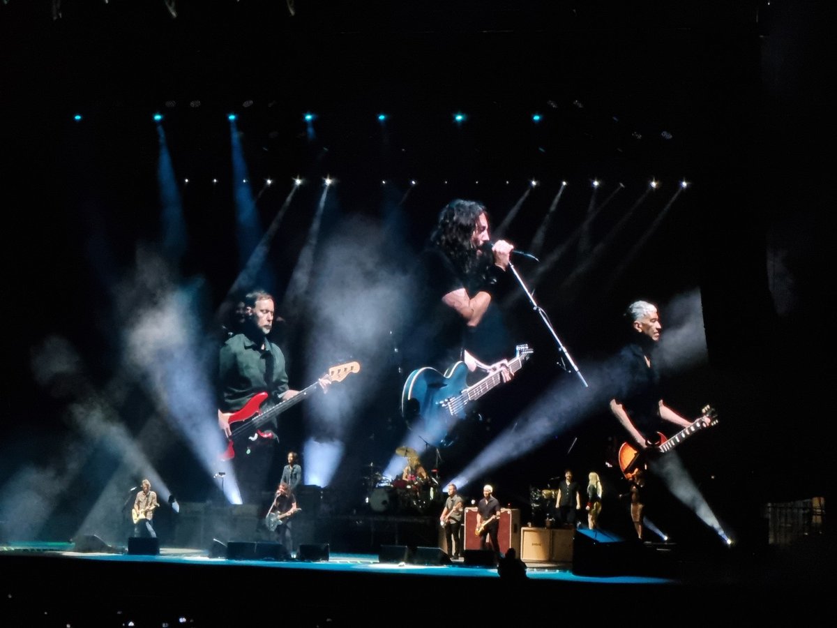 CarlosPixto's tweet photo. Solo falta ver a The Cure y TOOL en vivo https://t.co/FxTHmifsCz