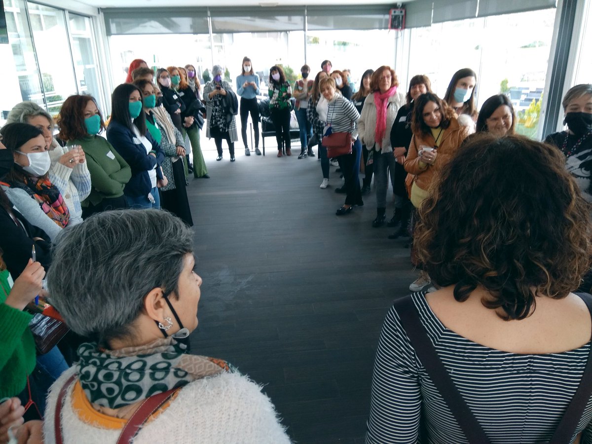 Alicia_Torija_L's tweet photo. Domingo de análisis. Con  la inteligencia colectiva llega mucho más lejos. Cerebros y corazones juntos para llevar aún más lejos los #retosFeministas 💪🏽🌻💚 https://t.co/ZsxG18Go1j