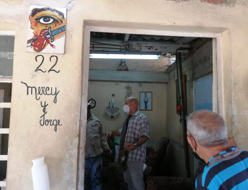 GHNordelo5's tweet photo. En esta mañana de domingo recorrimos el Volpe, de La Güinera, en Arroyo Naranjo, y estuvimos intercambiando con vecinos. Mucho se ha trabajado en La Güinera. Mucho hay que trabajar. #Cuba #CDRCuba #PoderPopular #SomosDelBarrio https://t.co/ndsOsZrVCi
