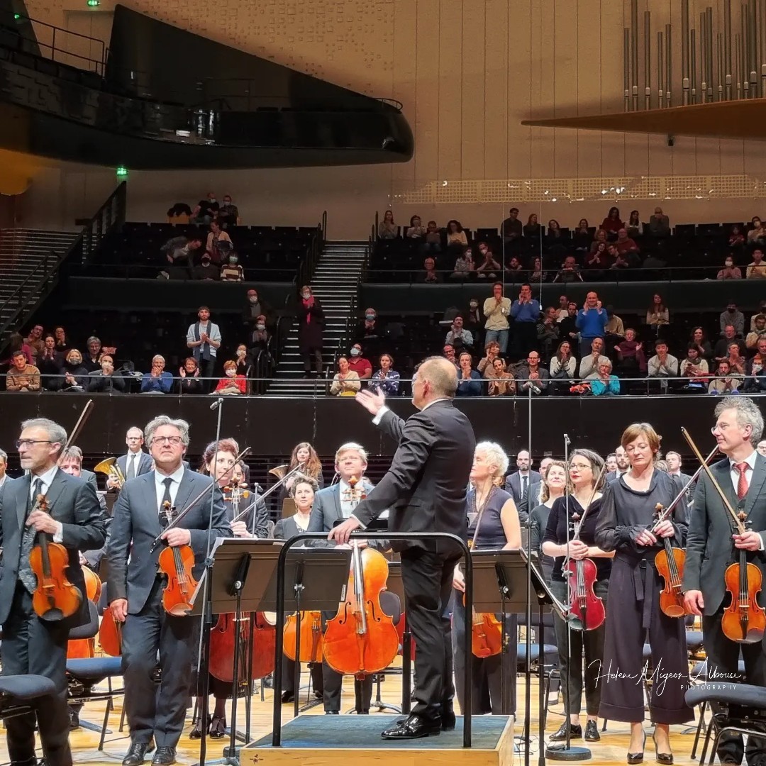 helene_mahln's tweet photo. 🎶 Bravo @LesSiecles conducted by @fxrroth with #violonist #IsabelleFaust today at the @philharmonie de #Paris !
A great #concert ! 👏👏👏
#Xenakis #Alax
#Stravinsky #ViolinConcerto #Firebird
📷 @helene_mahln
#ClassicalMusic https://t.co/C4CyDYq0Ey