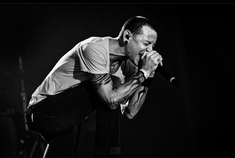 Happy birthday to the late Chester Bennington. He would have been 46 today. RIP legend 