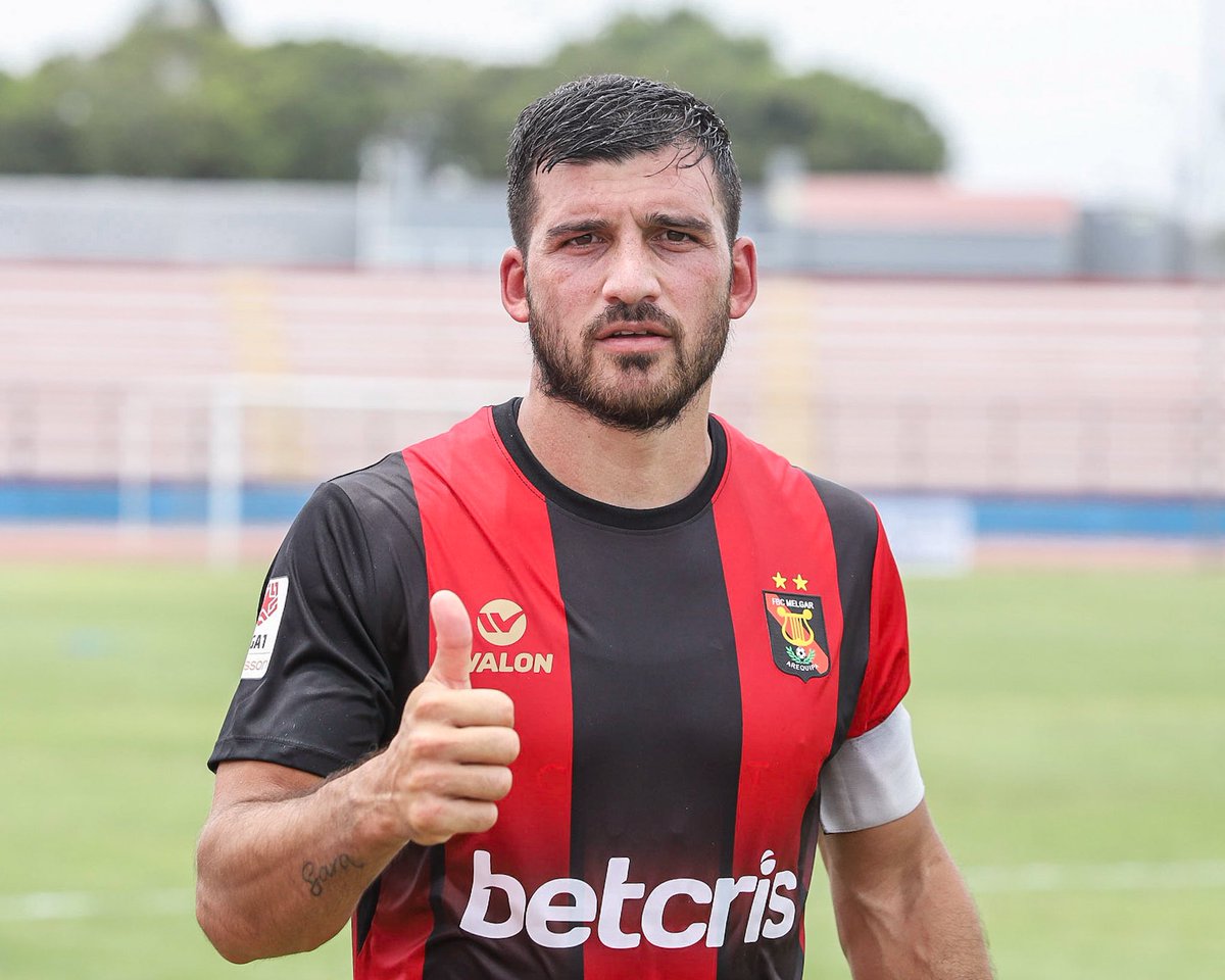 Liga1TeApuesto's tweet photo. ¡Los tres puntos se van a Arequipa gracias a este hombre! 🦁

@ADCantolao 0-1 @MelgarOficial 

#BernardoCuestismo https://t.co/HtzE9XnlCQ