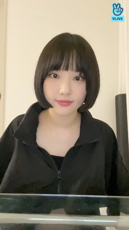 GFS_backup's tweet photo. [VLIVE] 220320 - Eunha is live now!

🐰I'm Euna, eating pizza🍕

🔗https://t.co/lQl7zR9Z3K

#여자친구 #GFRIEND #비비지 #VIVIZ #은하 #EUNHA @VIVIZ_official https://t.co/k45SLopgCu