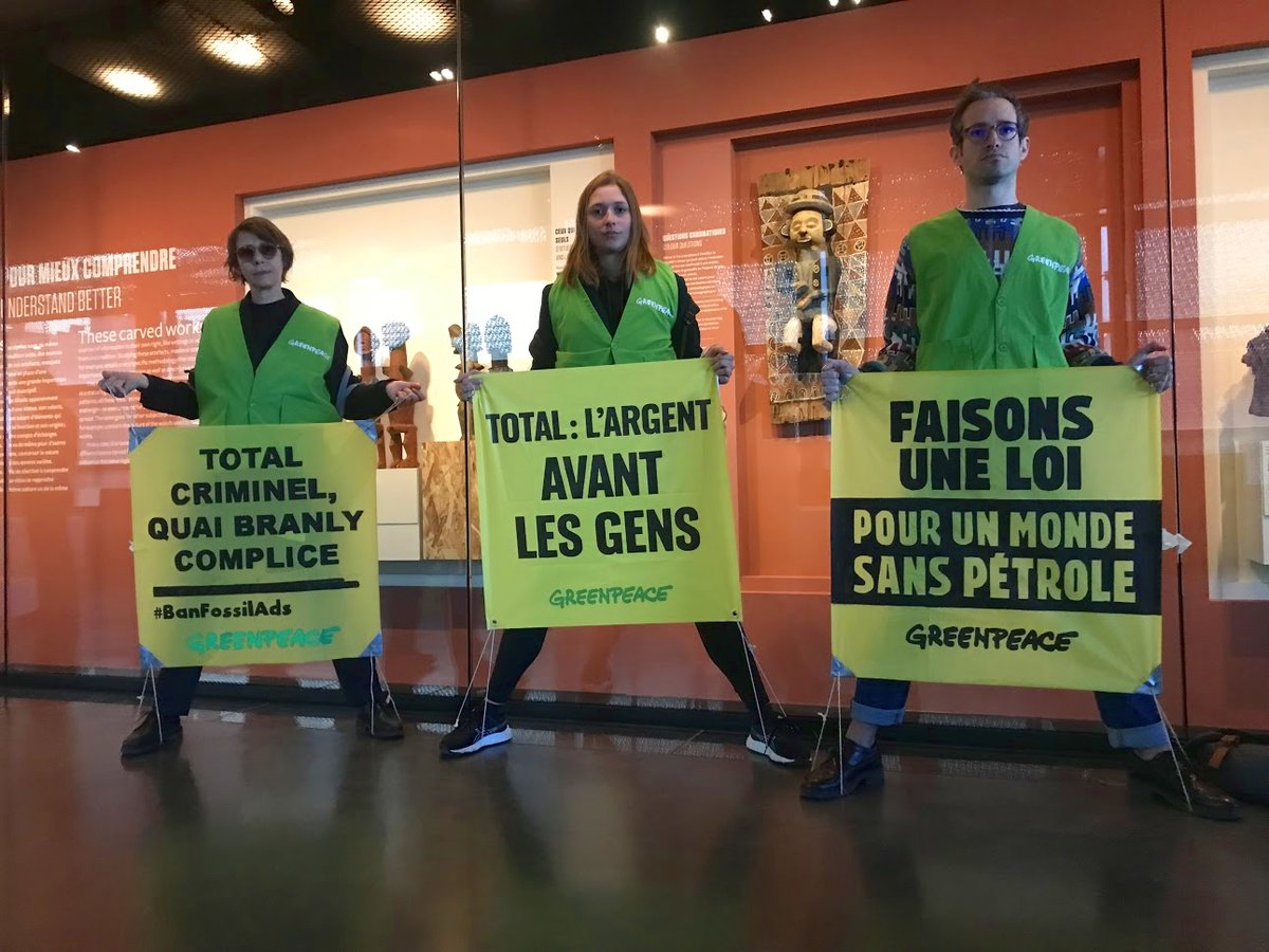 GP_Paris's tweet photo. [ACTION🔴] Nous sommes au Musée du @quaibranly pour dénoncer le partenariat avec @TotalEnergies qui finance l’exposition « La part de l’ombre : sculptures du Congo », alors que la multinationale cherche à étendre ses projets écocides en Afrique.

#BanFossilAds https://t.co/fU5LNlDKcE