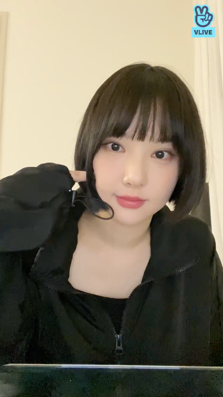 GFS_backup's tweet photo. [VLIVE] 220320 - Eunha is live now!

🐰I'm Euna, eating pizza🍕

🔗https://t.co/lQl7zR9Z3K

#여자친구 #GFRIEND #비비지 #VIVIZ #은하 #EUNHA @VIVIZ_official https://t.co/k45SLopgCu