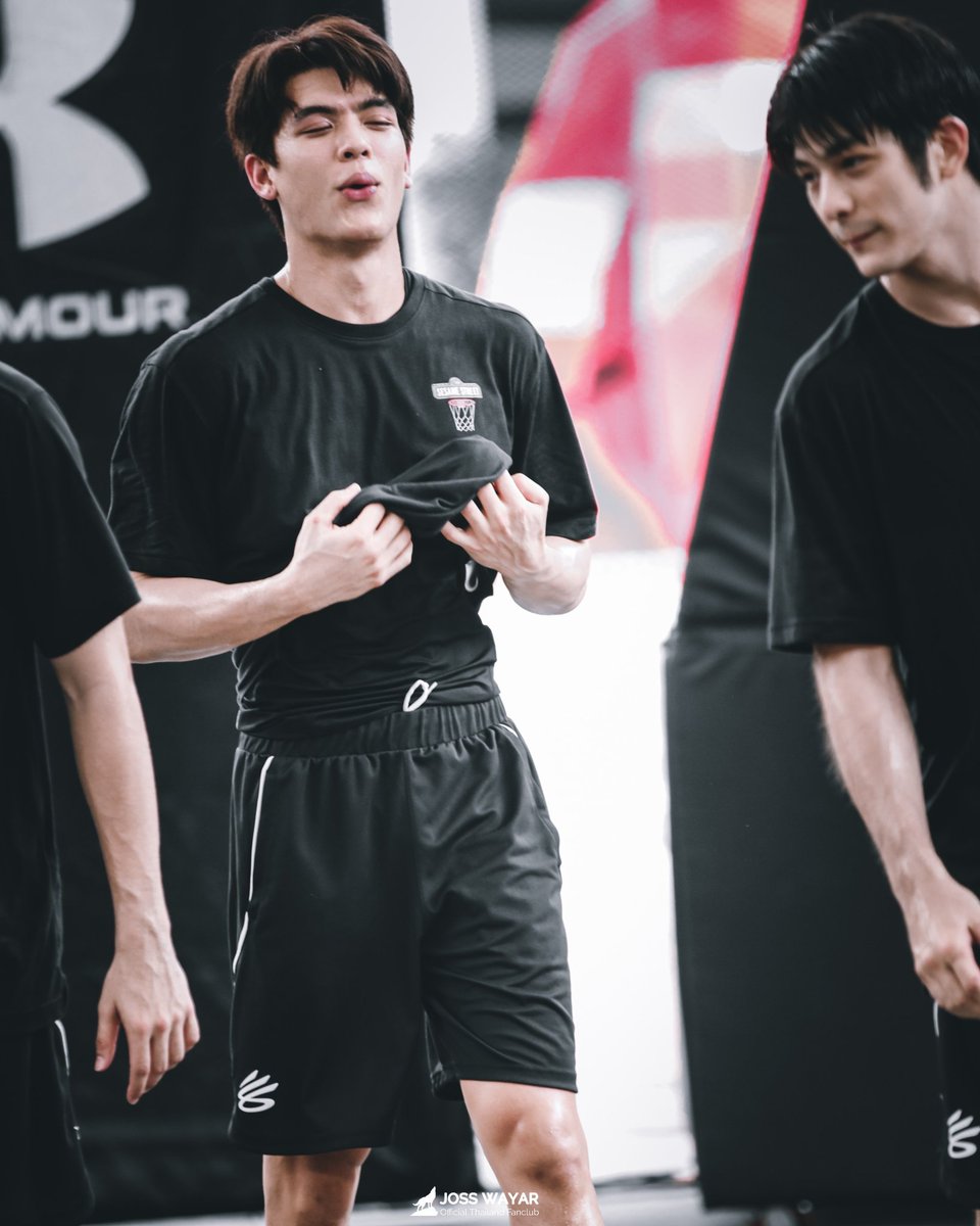 JossWayarofc's tweet photo. 20.03.22 

ในเสื้อยังมีเสื้อ รอกรี๊ดอยู่นะ 🤣

#CURRY3ON3THAILAND2022
#จอสครับไม่ใช่จอร์ช #JossWayar https://t.co/IaJ02AMQzC