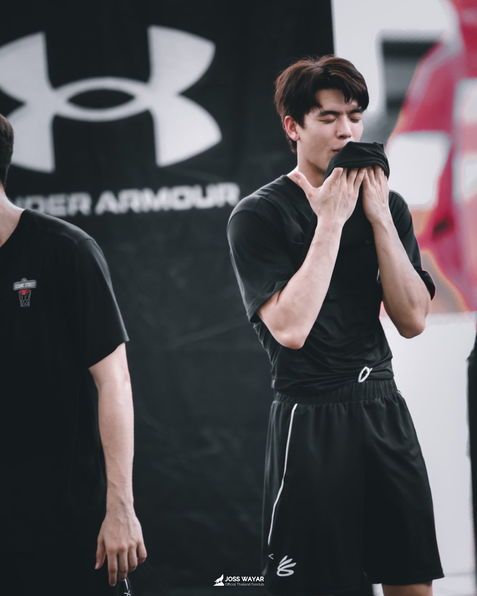 JossWayarofc's tweet photo. 20.03.22 

ในเสื้อยังมีเสื้อ รอกรี๊ดอยู่นะ 🤣

#CURRY3ON3THAILAND2022
#จอสครับไม่ใช่จอร์ช #JossWayar https://t.co/IaJ02AMQzC