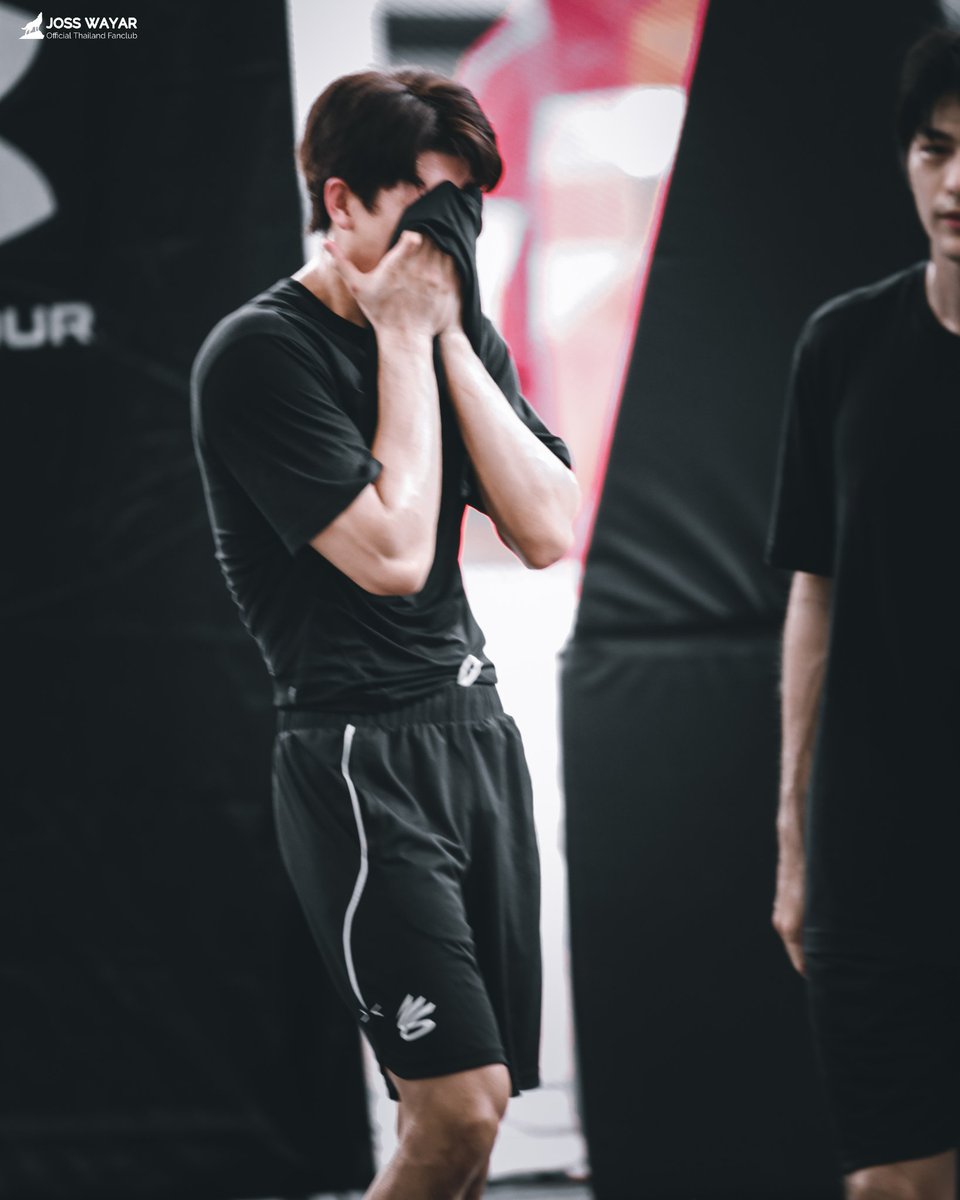 JossWayarofc's tweet photo. 20.03.22 

ในเสื้อยังมีเสื้อ รอกรี๊ดอยู่นะ 🤣

#CURRY3ON3THAILAND2022
#จอสครับไม่ใช่จอร์ช #JossWayar https://t.co/IaJ02AMQzC
