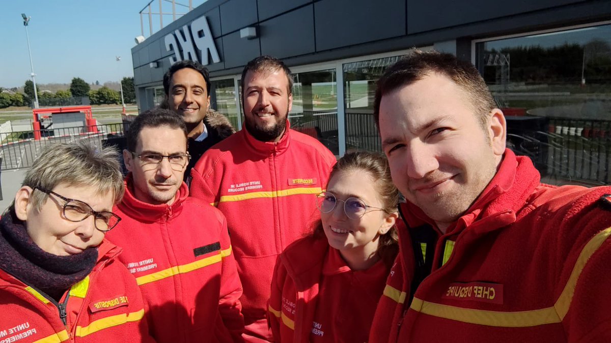 UMPS95's tweet photo. C'est sous un beau soleil, qu'une équipe de l'UMPS 95 ainsi que notre médecin ont assuré la couverture sanitaire au RKC pour la reprise estivale des Trophés Gentleman. Plus d’une trentaine de pilotes se sont affrontés sur la piste
#umps95 #rkc #tropheegentleman #cormeillesenvexin https://t.co/31VlUbb5UR
