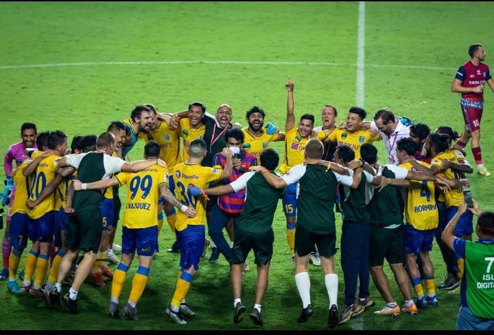 The <a href="/KeralaBlasters/">Kerala Blasters FC</a> ⚽️ are in the Finals of the <a href="/IndSuperLeague/">Indian Super League</a>🏆! A Belgian touch had played a 🔑 role in their road to the finals.

The expertise of 🇧🇪 coaches - Assistant Coach <a href="/VoetbalSteph/">Stephan Van Der Heyden</a> and Strength &amp; Conditioning Coach <a href="/WernerMartens82/">Werner Martens</a> enabled the team to excel further👏