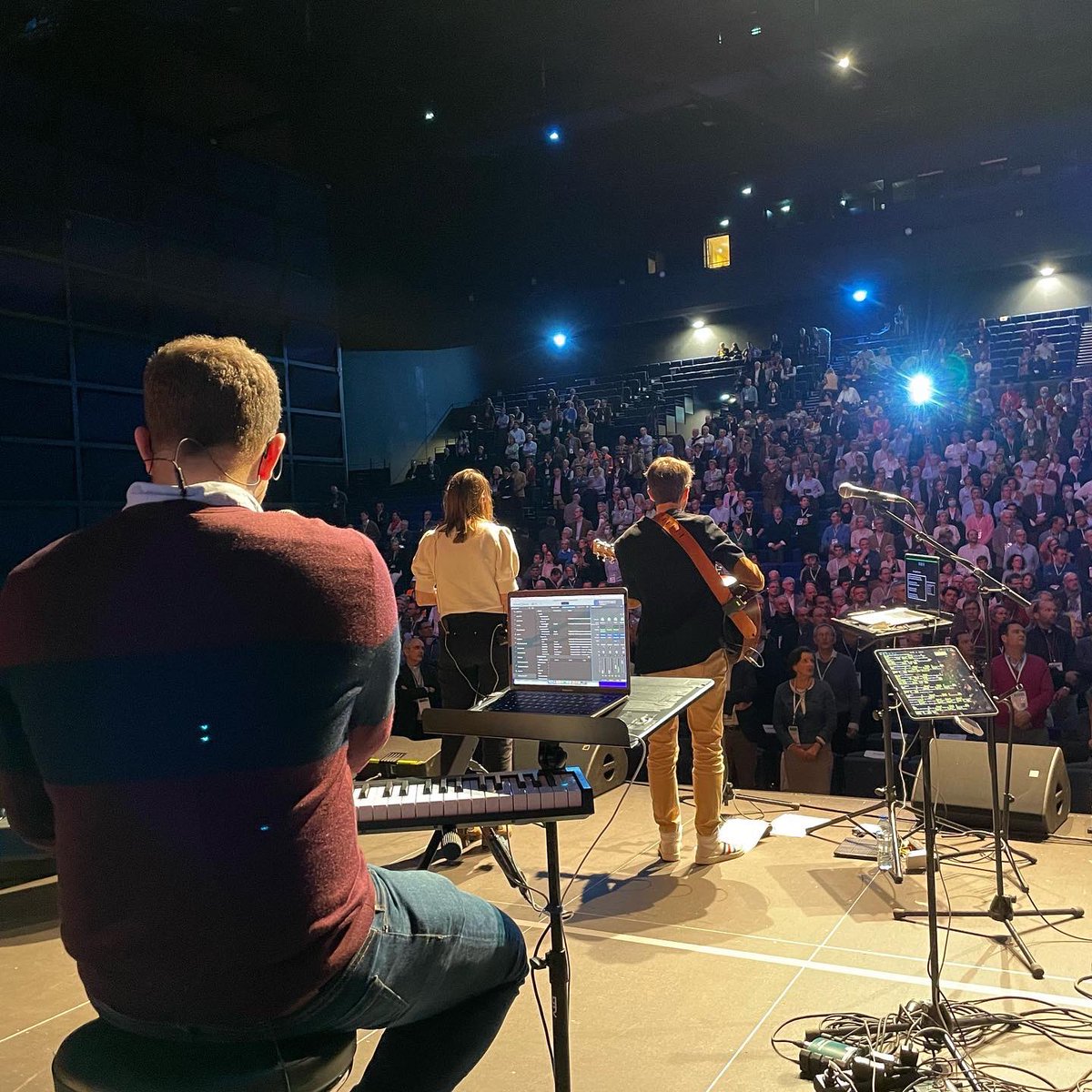 Anaelpin's tweet photo. Fin du we des assises des Edc @LesEDC où j’étais au service de la louange
Touché par tous ces dirigeants qui mettent en œuvre leurs valeurs et leur foi au cœur de leur projet d’entreprise pour une transformation du monde. https://t.co/MHg6cjitre