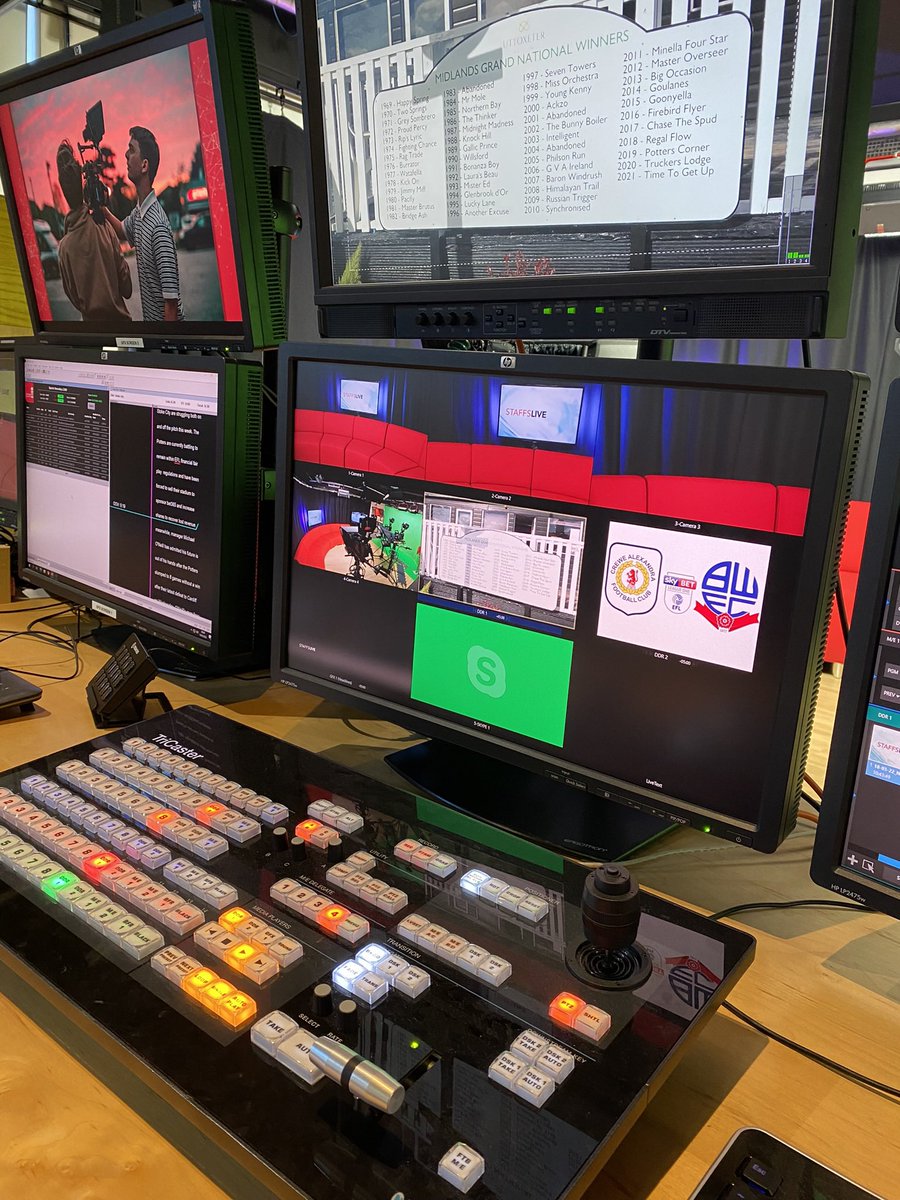 StaffsFilmMedia's tweet photo. Thanks for coming along to @StaffsUni open day yesterday. Hope you enjoyed the talks and the tours and if you have any questions feel free to tweet us 👍 #film #tv #radio https://t.co/ur9ROvKMIC