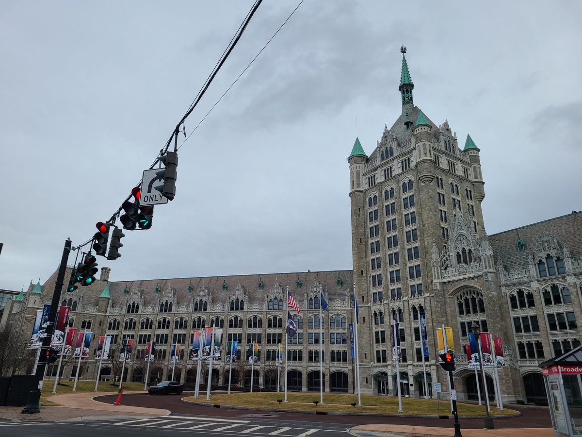 Hail_Monkeyman's tweet photo. Getting to enjoy a couple hours of Day 2 at #hvgamercon, this time from the crowd! @Orbital_Casting and @TheN3rdyBird are killin' it! ๐ค
Also had a nice walk in Albany on the way! I love old school architecture. https://t.co/8jfffC6ILd