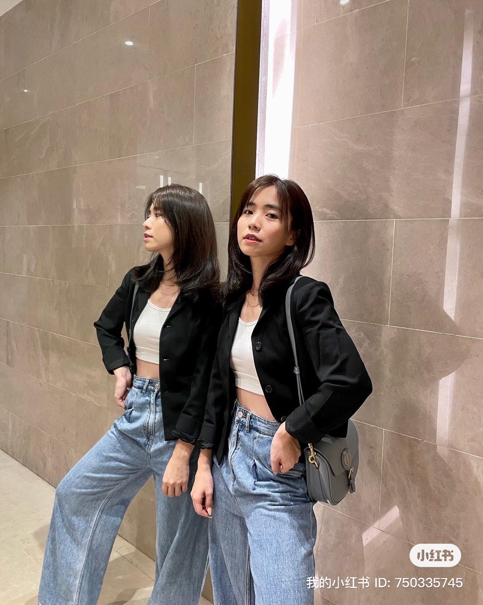 emilyzying's tweet photo. New hair day 🖤
Nvr not look younger with fringes 😉 https://t.co/8hKC0ZR8sx