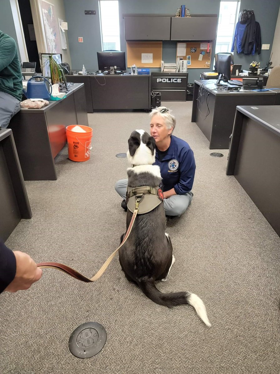 boulderpolice's tweet image. We&apos;d like to thank Kris Miller who came by BPD this week to show her support &amp;amp; introduce her puppy that she named Talley in honor of fallen BPD Officer Eric Talley. We loved meeting you both and that one of the ways Eric&apos;s memory lives on is through Talley #BoulderStrong