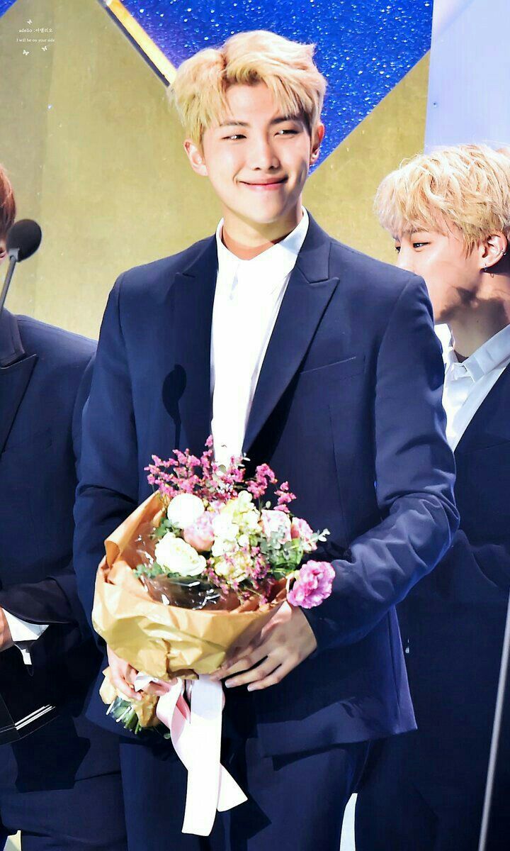 joonieStanner's tweet photo. 💜💜💜💜💜
#NAMJOON #JOON #joonie #rm #kimnamjoon #BTSRM #BTS https://t.co/9Kvxhn4iXw