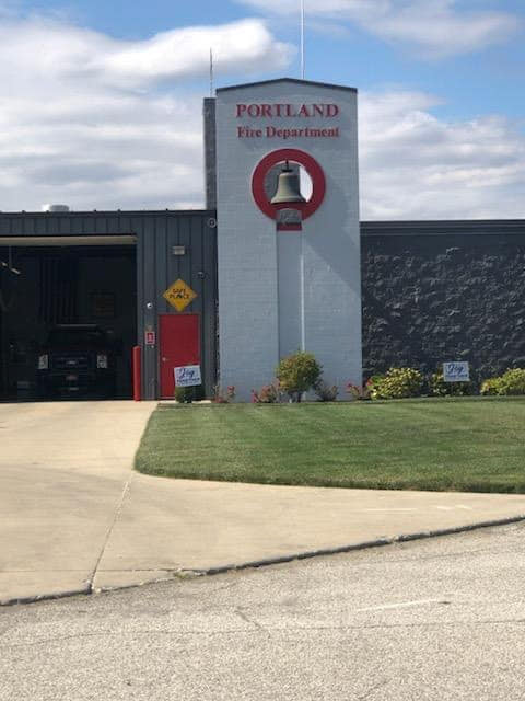 ysbjc's tweet image. It's #NSPWeek2022! From Mar. 20-26th, we'll be highlighting local businesses taking part in this important program.

With more than 2,000 locations across Indiana, the yellow and black @SafePlace sign is the symbol of help and safety for all young people. nationalsafeplace.org