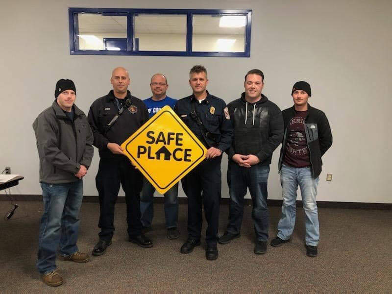 ysbjc's tweet image. It's #NSPWeek2022! From Mar. 20-26th, we'll be highlighting local businesses taking part in this important program.

With more than 2,000 locations across Indiana, the yellow and black @SafePlace sign is the symbol of help and safety for all young people. nationalsafeplace.org