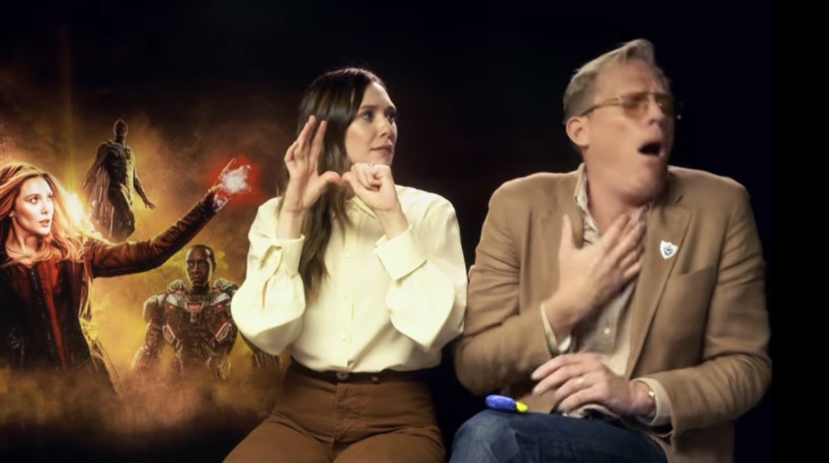 Elizabeth Olsen’s weird thumbs