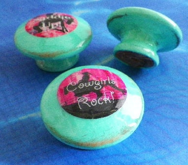 ruralgals's tweet image. Smart Buys! Dresser Knobs, Western Rustic Decor, Farmhouse Farm Girl Knobs. Cabinet Hardware, Cupboard Knobs, Decorative Knobs, Hand Decorated starting from $19.96 at etsy.com/listing/466448… See more. 🤓 #HomeDecor #CustomKnobs