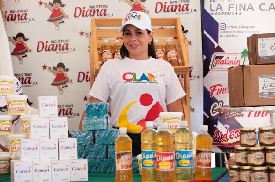 NicolasMaduro's tweet photo. Convirtamos a los CLAP en el gran instrumento de producción urbana y rural del país, avancemos con organización y liderazgo. Cuentan con mi apoyo absoluto para impulsar la maquinaria de las carteras productivas y garantizar el bienestar del pueblo. ¡Juntos Venceremos! https://t.co/IBVz9nSUu3