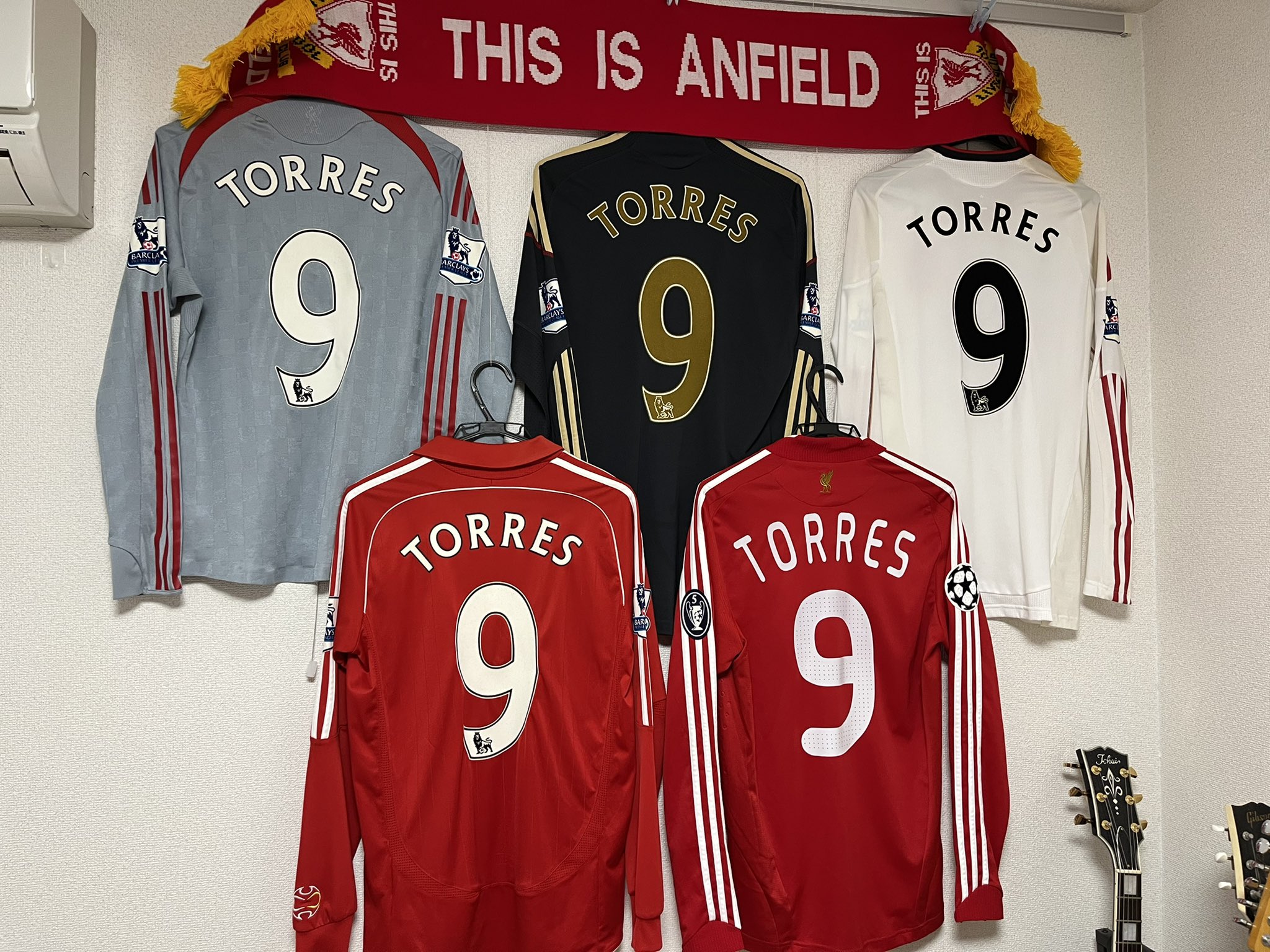 Fernando Torres! 
Liverpool\s number 9!

Happy Birthday                      