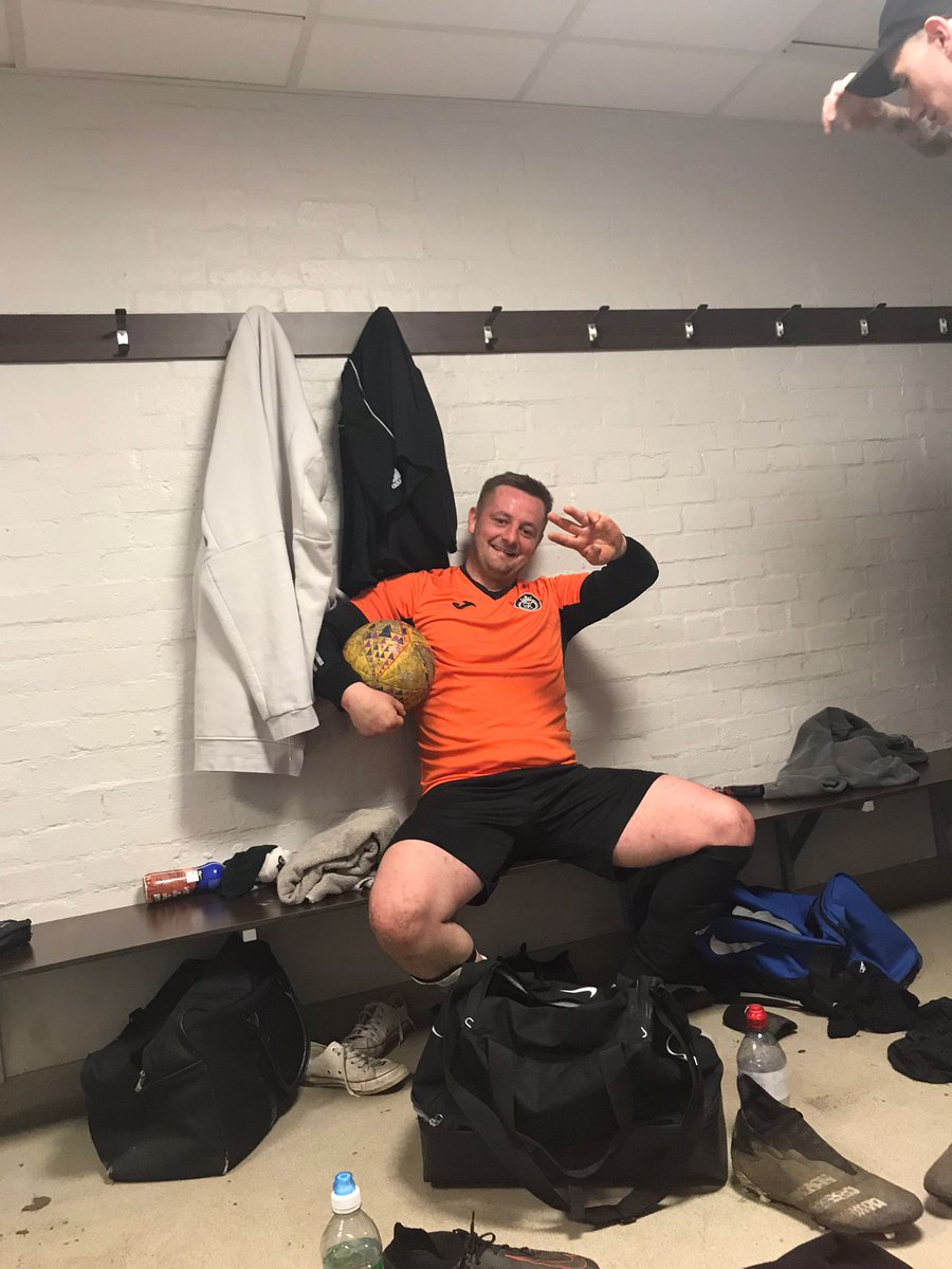 Solid 4-2 win today in a friendly match against Newcraighall Leith Vic's.

MOTM goes to Scott Waugh for his hat-trick. ⚽⚽⚽

Stead with the 4th goal from the spot. 

#cmonyouknowe