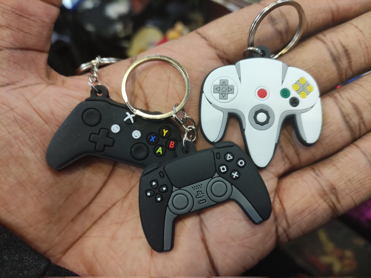 JusticeSoulTuna's tweet photo. Went to the London Gaming Market today and got some cool novelty collectibles 🎮 😁

#gaming #collectible #gamer #RetroEvents https://t.co/dcZOCSmrBn