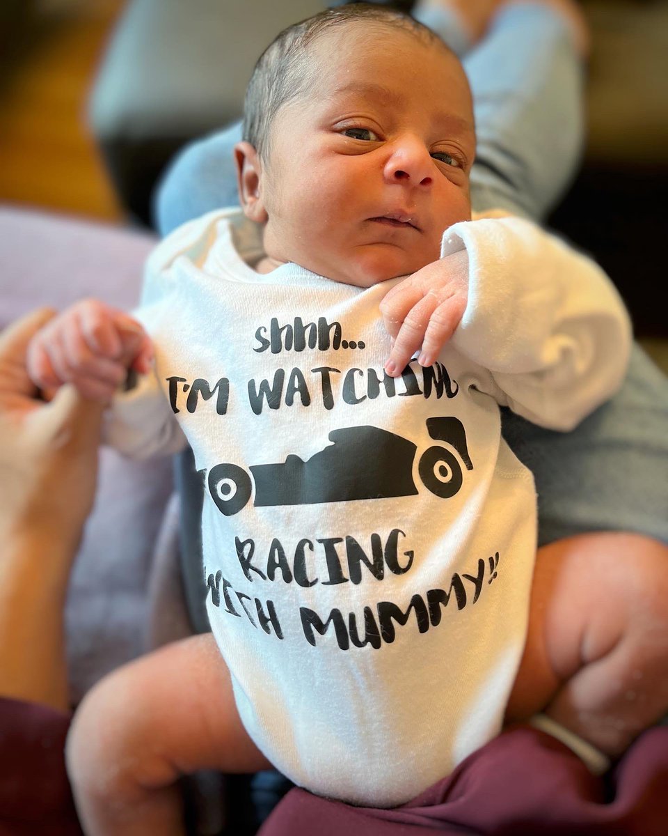 AksharaChandhok's tweet image. It’s race day! #BahrainGP @karunchandhok