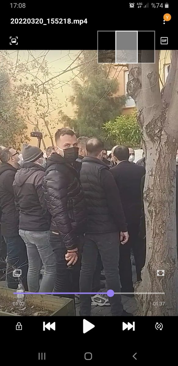 semrakuytul's tweet photo. YUSUF TAPAN'A ÇIPLAK İŞKENCE YAPAN POLİSİ ALANDA TEŞHİS ETTİK!
BURDA DA HERKESE COP SALLIYORDU!

TEŞHİS EDİLİNCE KAÇMAYA BAŞLADI.. 

İŞKENCECİNİN YANINA KALMASIN, MAHKEMEDE HESAP VERSİN!
VİDEOSU DA VAR..
#AdanaEmniyeti
@AdanaEmniyeti
Soylu GörevdenAlınsın
Yürüyüşe PolisMüdahalesi https://t.co/uEItleq92a