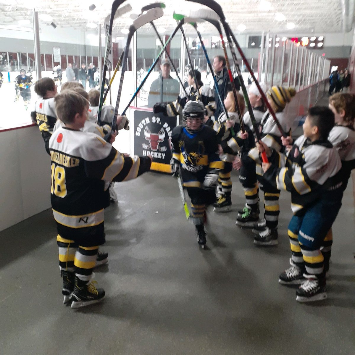 FirehawksSqrtA's tweet photo. The boys showing that character is more important than W's. Raising their sticks over our Valkaries 10U-B1 team after their playoff game.  #HOCKEYFAMILY
@YouthHockeyHub @ValleyYouthPuck https://t.co/KNeMvXKXFS