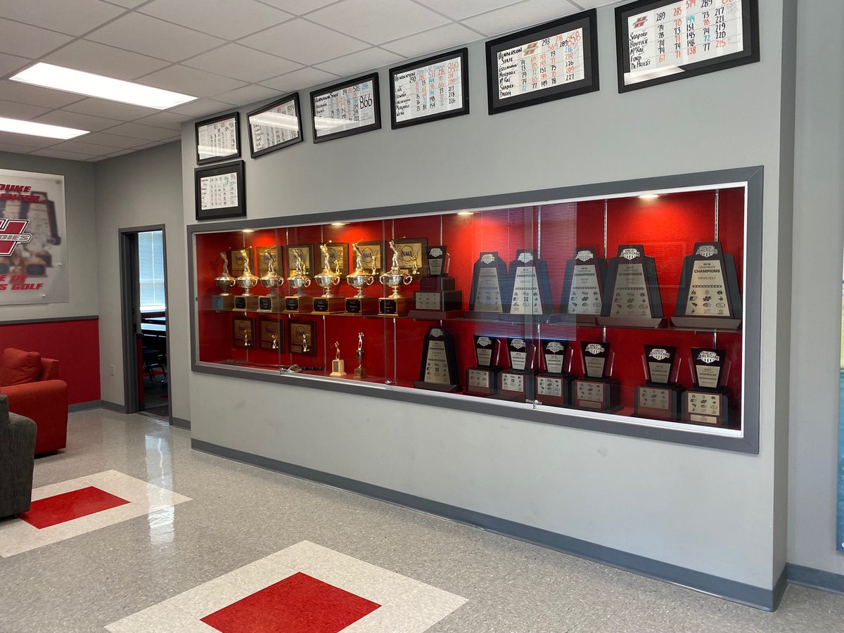 DenneyEaston's tweet photo. Thank you to @CoachCowan_Colt and Henderson State for the visit yesterday. The Ken Duke Golf Center was a nice facility for indoor practice!  Great investment he has made for Henderson State golfers! https://t.co/VRmbNzwyYt